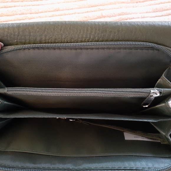 Green Wallet - Picture 3 of 3